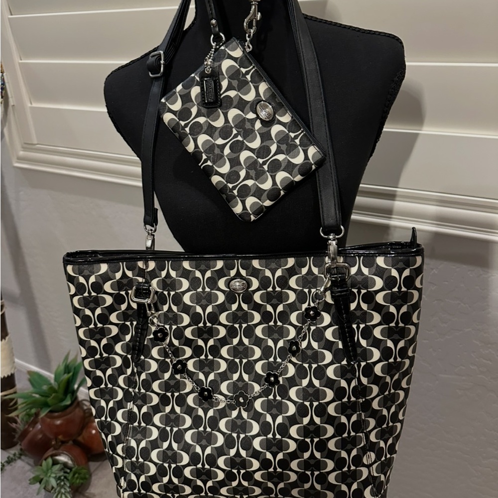 Coach Black & Cream Signature Print Tote with Wristlet - Picture 16 of 16